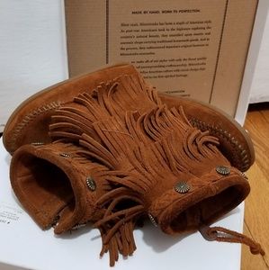 Minnetonka 3 Layer Fringe Boots Toddler Size 8